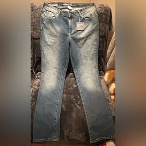 NWT Eddie Bauer stay shape straight leg demin jeans size 12